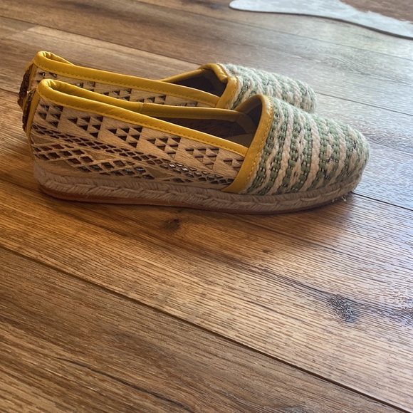 Cobra Society flats made with wool and leather: Bohemian, Folk, Naturalist - Picture 6 of 9